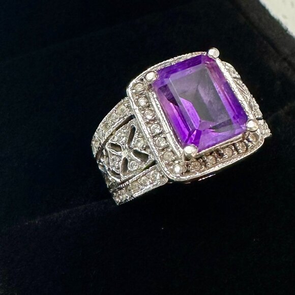 Art Deco Style Amethyst and White Gold Ring - Picture 2 of 6